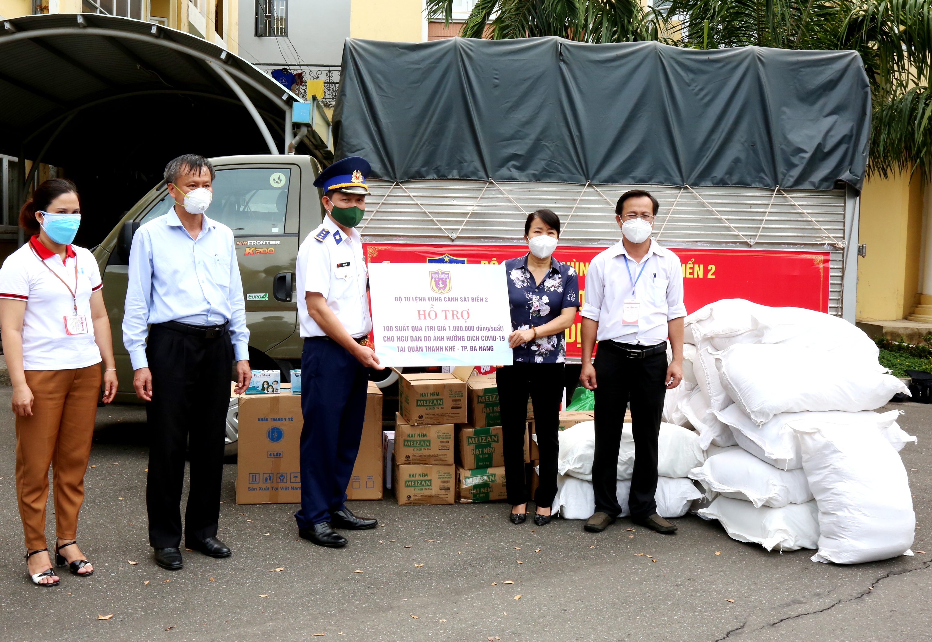 “Tiếp sức” ngư dân chống dịch Covid-19

