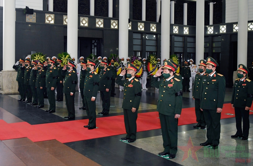 Đoàn Quân ủy Trung ương, Bộ Quốc phòng do Đại tướng Phan Văn Giang, Ủy viên Bộ Chính trị, Phó bí thư Quân ủy Trung ương, Bộ trưởng Bộ Quốc phòng làm trưởng đoàn vào viếng Ảnh: qdnd.vn Cử hành trọng thể Lễ viếng, Lễ truy điệu đồng chí Đại tướng Phùng Quang Thanh