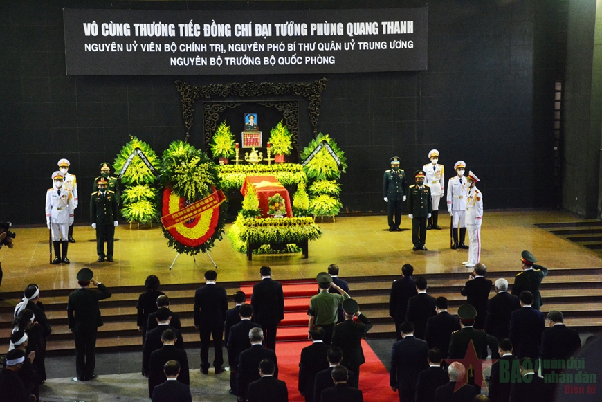Quang cảnh lễ viếng Đại tướng Phùng Quang Thanh, nguyên Ủy viên Bộ Chính trị, nguyên Phó bí thư Quân ủy Trung ương, nguyên Bộ trưởng Bộ Quốc phòng Ảnh: qdnd.vn Cử hành trọng thể Lễ viếng, Lễ truy điệu đồng chí Đại tướng Phùng Quang Thanh