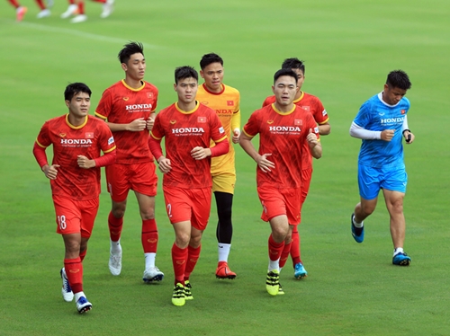 Đội tuyển Việt Nam trở lại sân tập, hướng tới trận gặp Trung Quốc và Oman