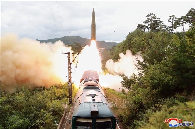 Triều Tiên thử nghiệm hệ thống tên lửa phóng từ tàu hỏa ngày 15-9-2021. Ảnh: KCNA/TTXVN