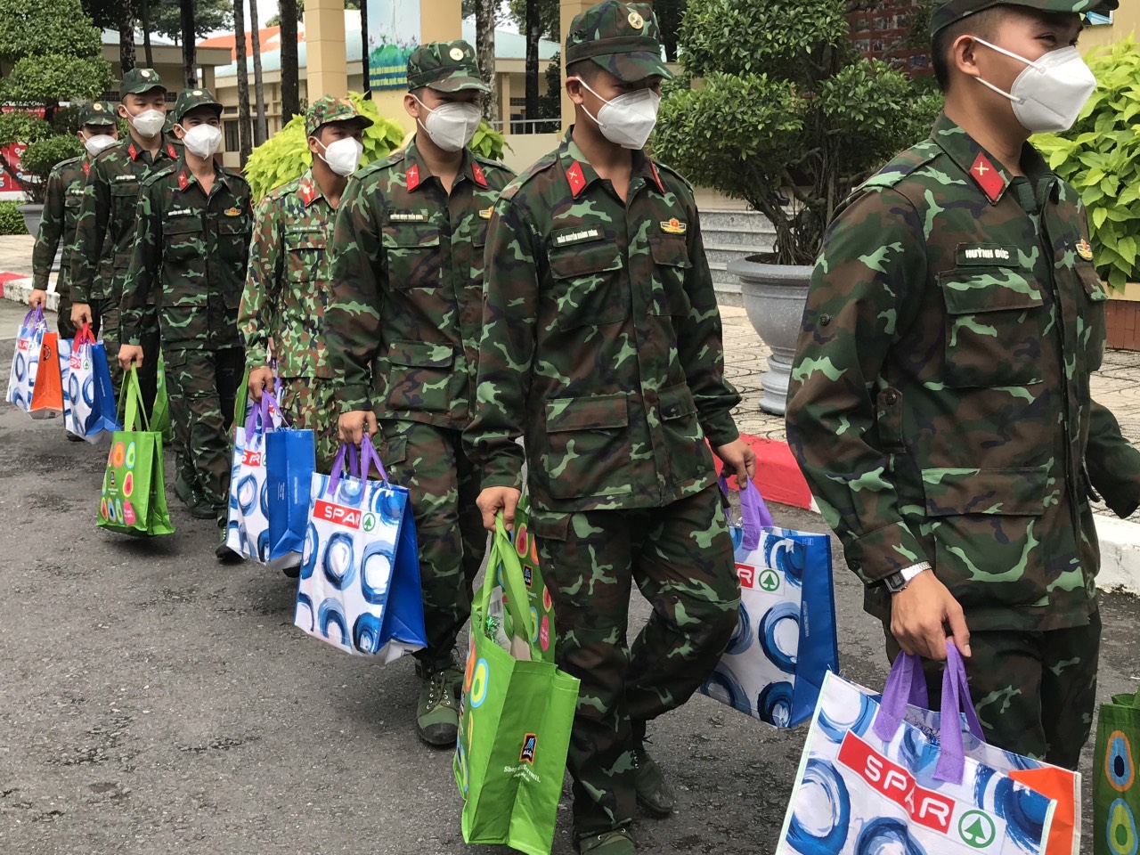 Tuổi trẻ quân đội giúp đỡ gần 10.000 bệnh nhân đang điều trị Covid-19