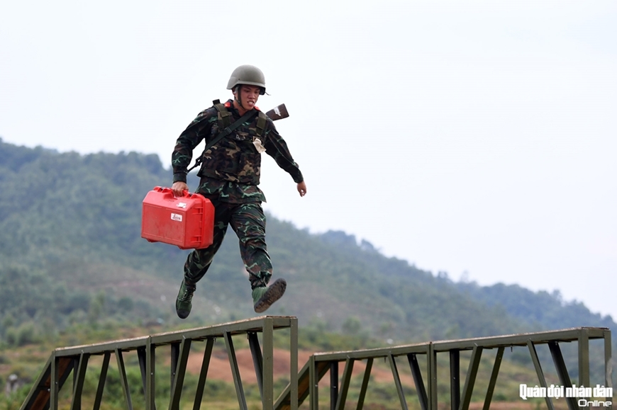 Ngày này năm xưa: 25-9-1947: Bác Hồ đề nghị gửi tiền lương mua chăn và áo rét cho chiến sĩ