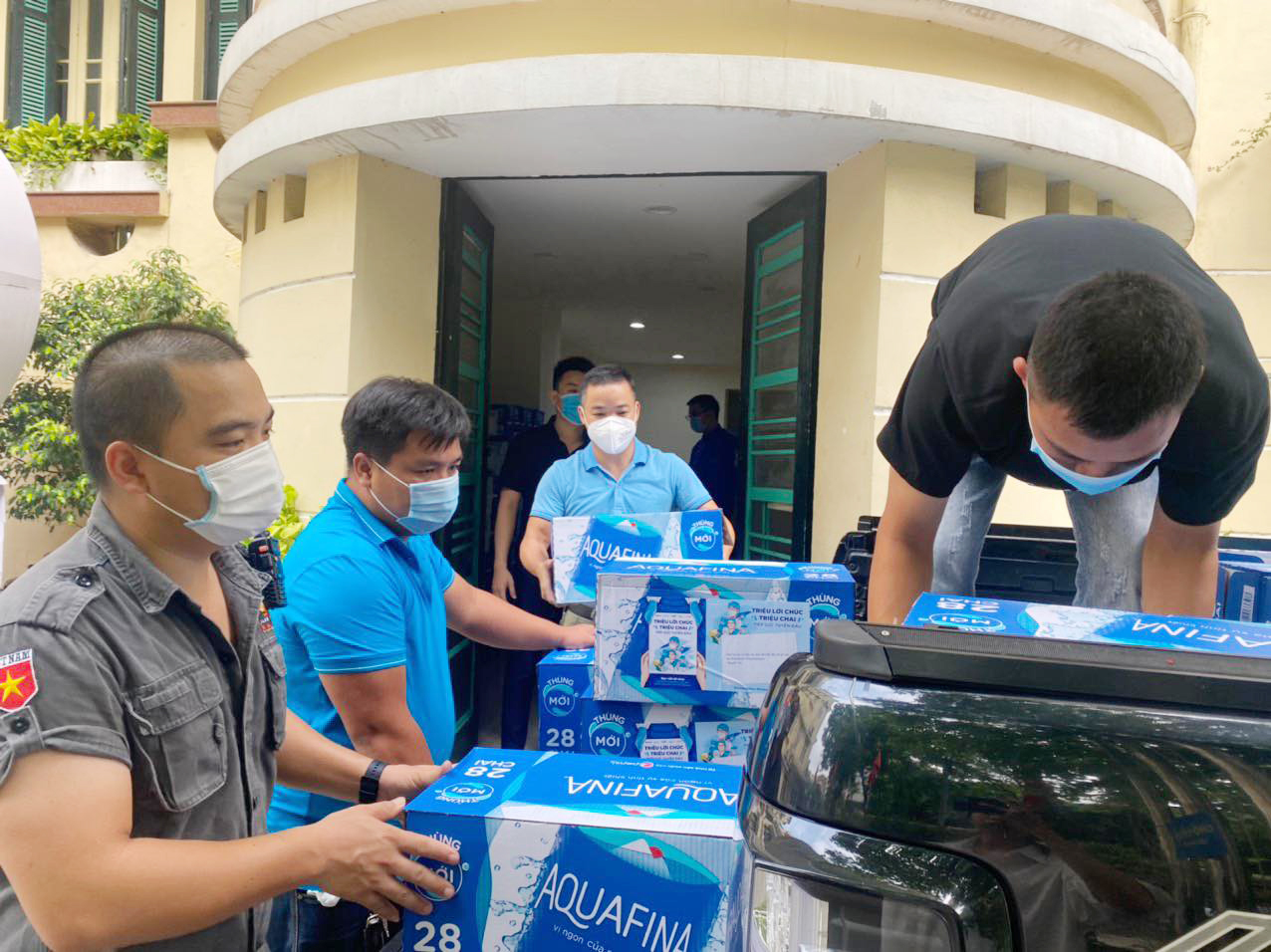 Những người vận chuyển nghĩa tình

