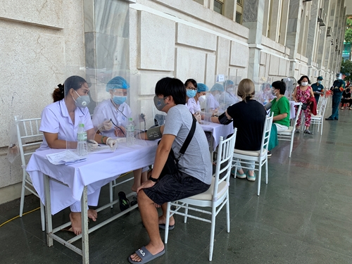 Quận Hoàn Kiếm quyết liệt triển khai tiêm chủng vaccine phòng Covid-19