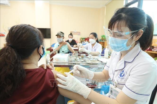 Luận điệu "ngược đời" của linh mục Đặng Hữu Nam khi cổ xúy người dân không tiêm vaccine Luận điệu "ngược đời" của linh mục Đặng Hữu Nam khi cổ xúy người dân không tiêm vaccine