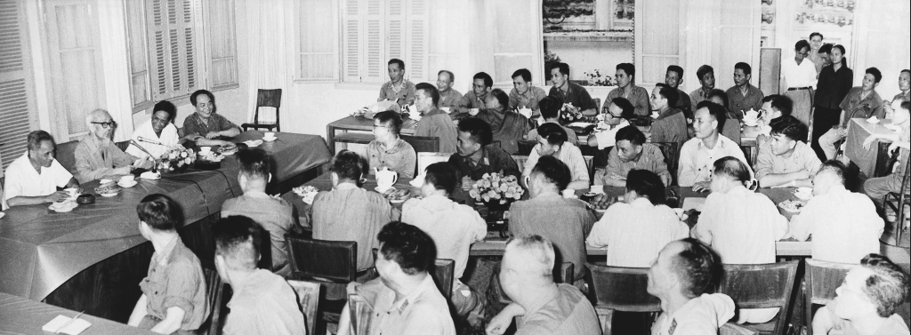 6-10-1945: Chủ tịch Hồ Chí Minh nhắc nhở về “Danh” và “Lợi”