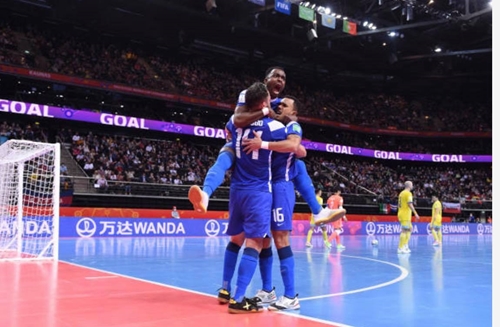 Trận tranh giải Ba Futsal World Cup 2021: Brazil lội ngược dòng thắng Kazakhstan 4-2