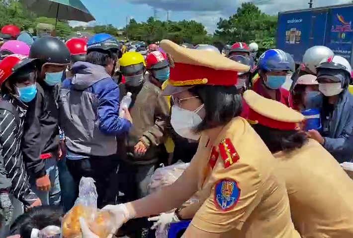 Hết mình phục vụ nhân dân