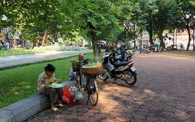 Tại sao lao động nước ngoài ở Hà Nội không được về quê?