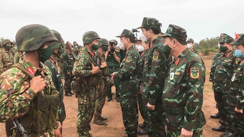 Trung tướng Ngô Minh Tiến thăm, kiểm tra tại Quân đoàn 3 và Binh đoàn 15