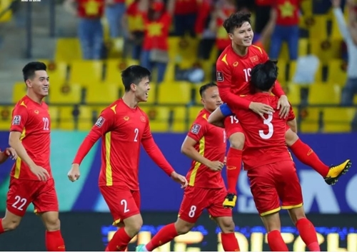 Đội tuyển Việt Nam và đội tuyển Trung Quốc, 0 giờ 00 ngày 8-10: “Trận chung kết sớm”