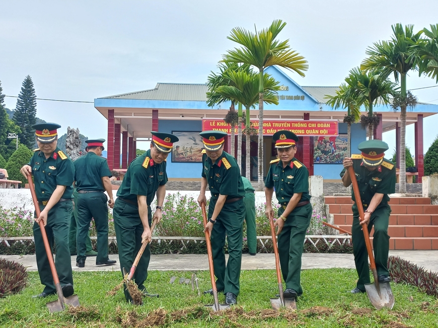 Nhiều hoạt động thiết thực chào mừng kỷ niệm 70 năm Ngày truyền thống thanh niên quân đội