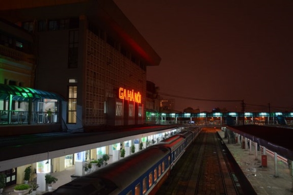 Người dân đi lại bằng tàu hỏa thế nào sau nới lỏng giãn cách?