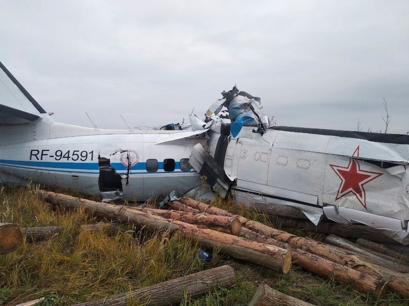Rơi máy bay ở Nga: Nhiều người thương vong, 7 người sống sót