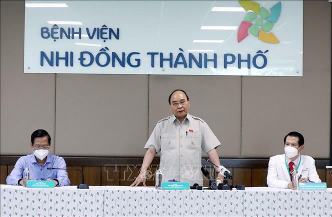 Chủ tịch nước Nguyễn Xuân Phúc thăm Bệnh viện Nhi đồng Thành phố Hồ Chí Minh