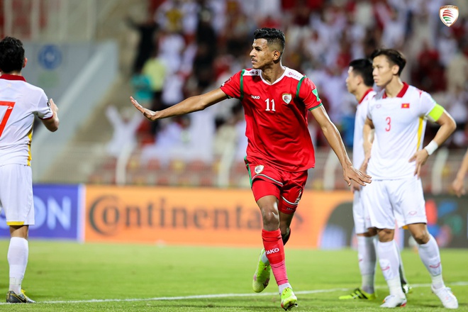 Đội tuyển Việt Nam thua 1-3 vì...hai cái vung tay!