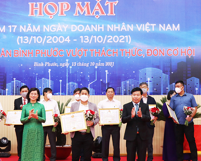  Tỉnh Bình Phước khen thưởng 31 doanh nghiệp, doanh nhân tiêu biểu