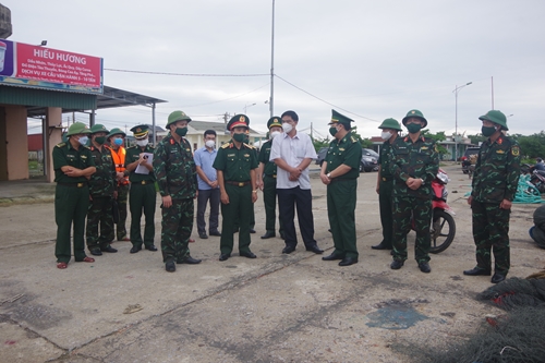 Đoàn công tác Quân khu 4 kiểm tra công tác phòng, chống bão số 8 tại Quảng Bình

