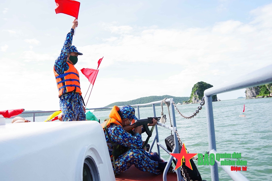 Lữ đoàn 962 (Quân khu 9) kiểm tra bắn đạn thật trên biển