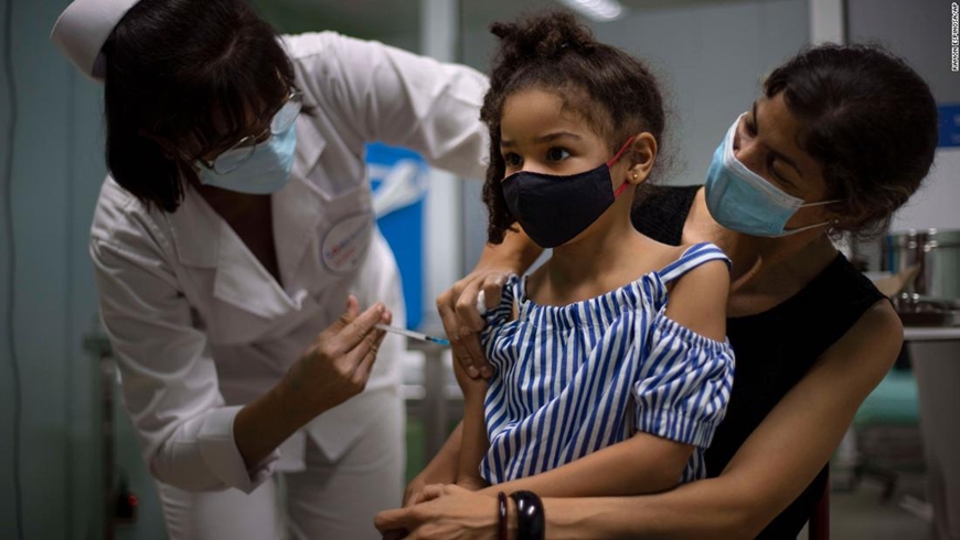 Vì sao nhiều nước đồng loạt tiêm vắc xin Covid-19 cho trẻ em?
