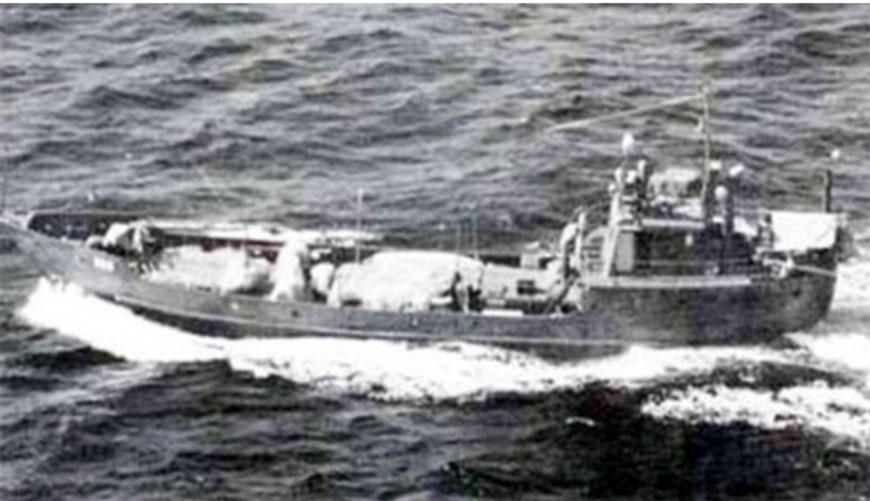Hình ảnh Một Con Tàu Hoạt Hình Màu Xanh Với ống Khói Trông Vector Dễ Thương  Hoặc Màu Bệnh PNG  Tự Nhiên Câu Cá Biển PNG và Vector với nền trong