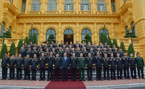 Chủ tịch nước Nguyễn Xuân Phúc gặp mặt Đoàn đại biểu Quân chủng Hải quân và Cựu chiến binh Đoàn tàu không số

