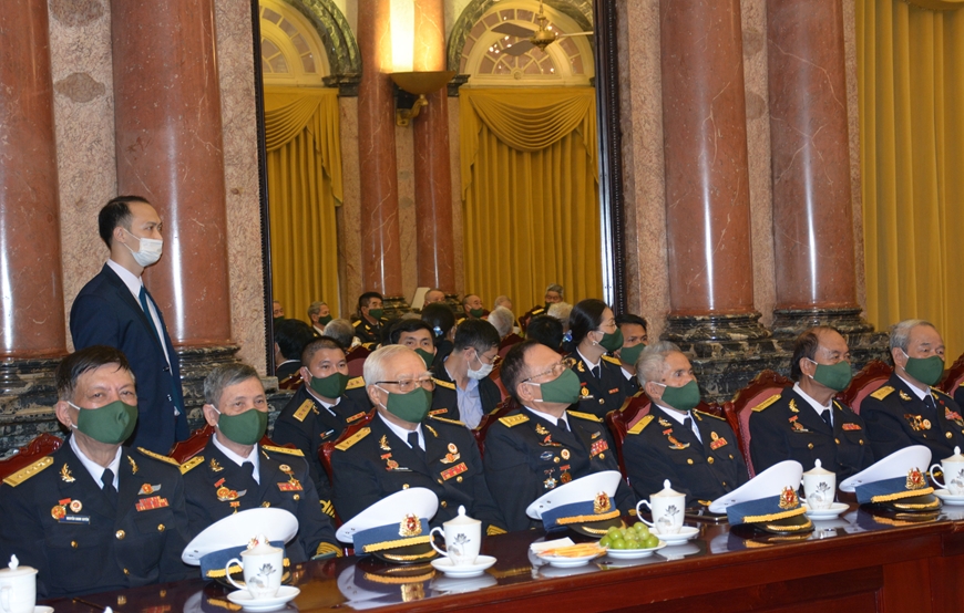 Chủ tịch nước Nguyễn Xuân Phúc gặp mặt Đoàn đại biểu Quân chủng Hải quân và Cựu chiến binh Đoàn tàu không số