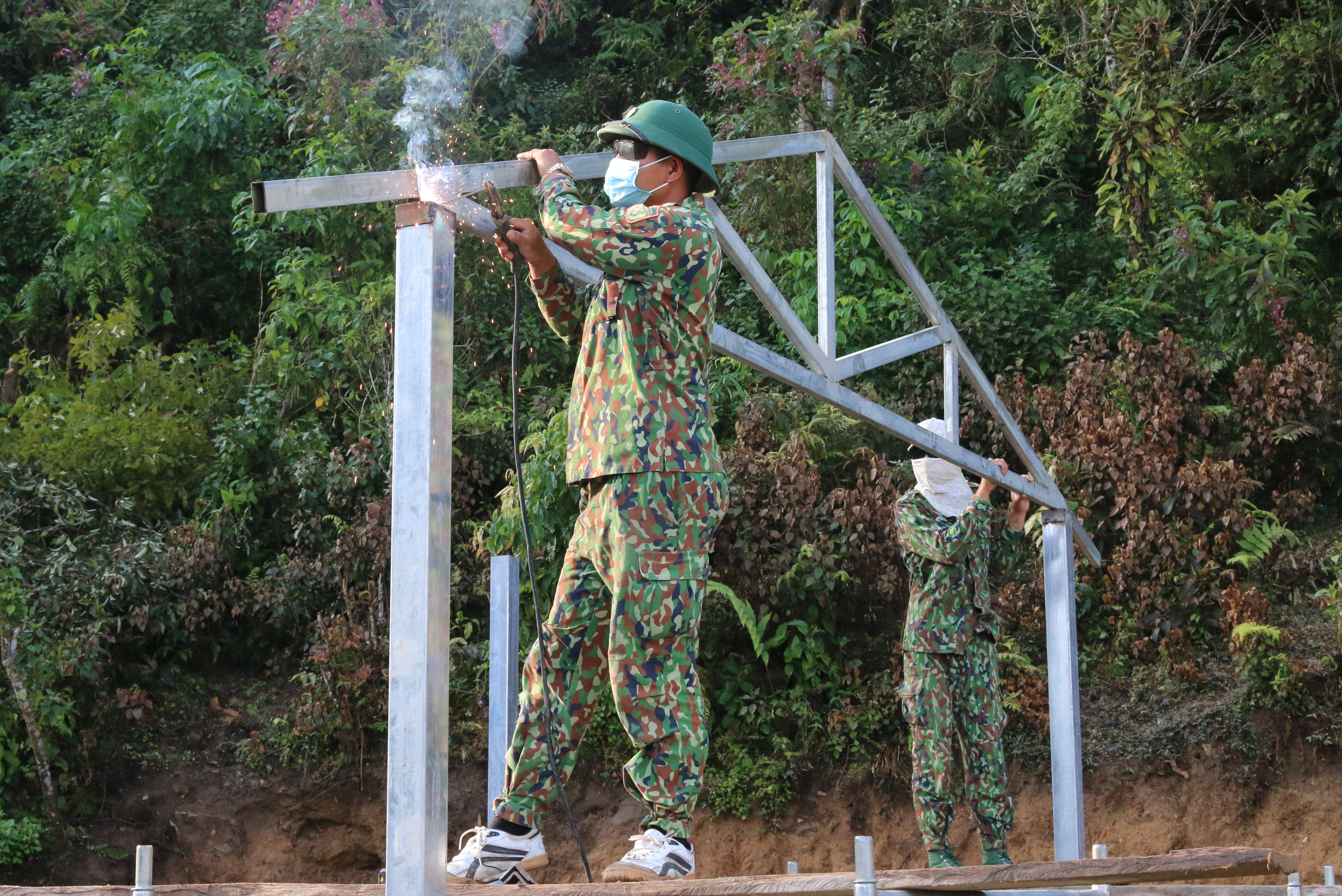 Những ngôi nhà thắm đượm nghĩa tình