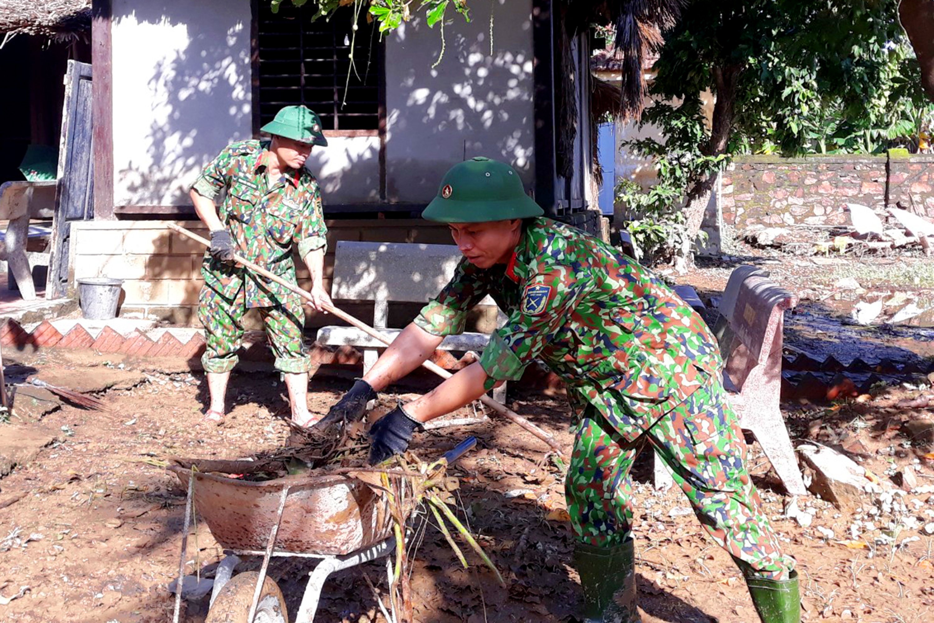 Chủ động giúp dân khắc phục hậu quả bão