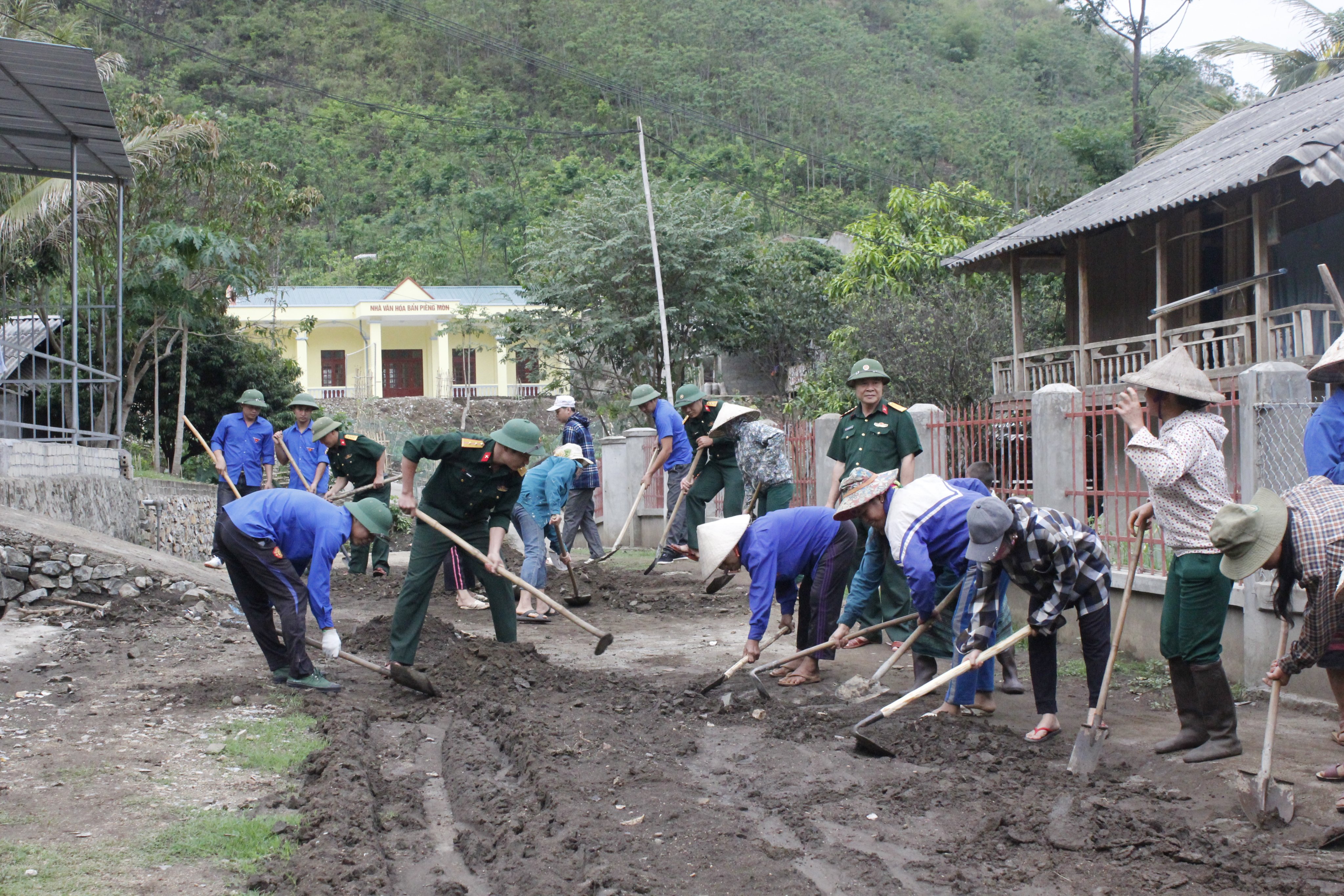Bộ đội chung tay, Piềng Mòn đổi thay