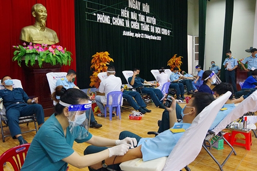 Sư đoàn 372 tổ chức Ngày hội hiến máu tình nguyện