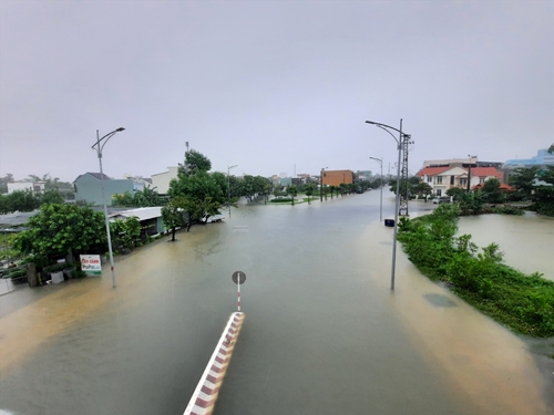 TP Tam Kỳ, Quảng Nam ngập sâu do nước lũ dâng cao