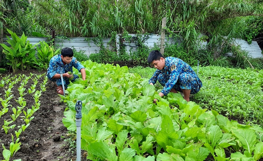 Phát huy vai trò gương mẫu của đội ngũ cán bộ
