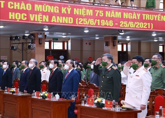 Chủ tịch nước Nguyễn Xuân Phúc dự kỷ niệm 75 năm Ngày truyền thống Học viện An ninh nhân dân