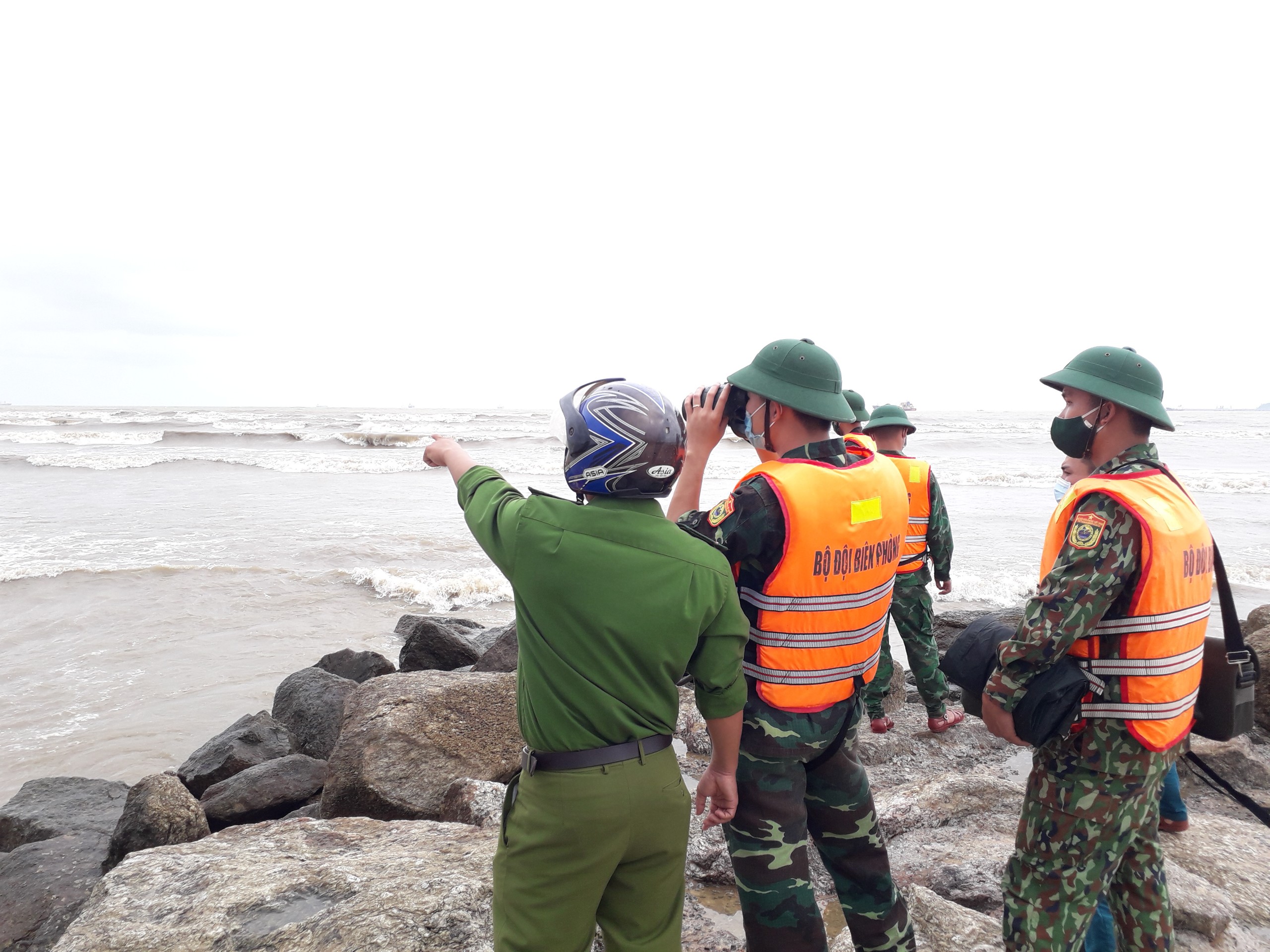 Quảng Ngãi khẩn trương tìm kiếm 3 ngư dân mất tích