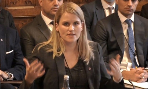 Hồ sơ Facebook tiết lộ điều gì? 