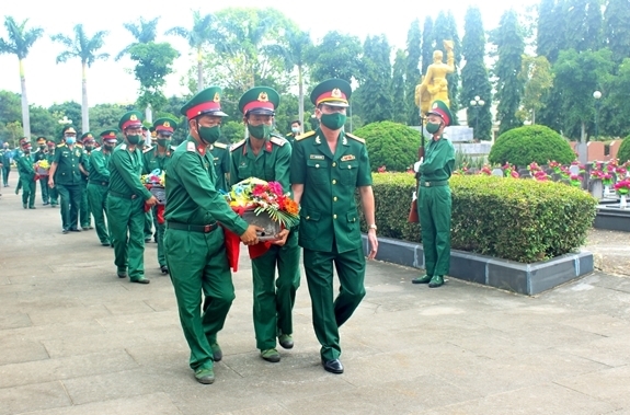 Tìm phần mộ liệt sĩ Nguyễn Văn Linh an táng tại Nghĩa trang xã Thới Sơn