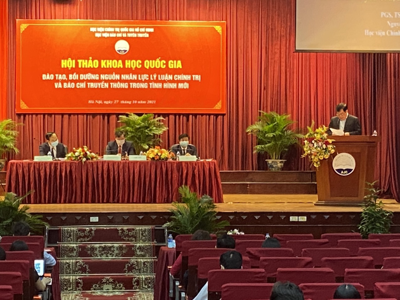 Hội thảo “Đào tạo, bồi dưỡng nguồn nhân lực lý luận chính trị và báo chí truyền thông trong tình hình mới”