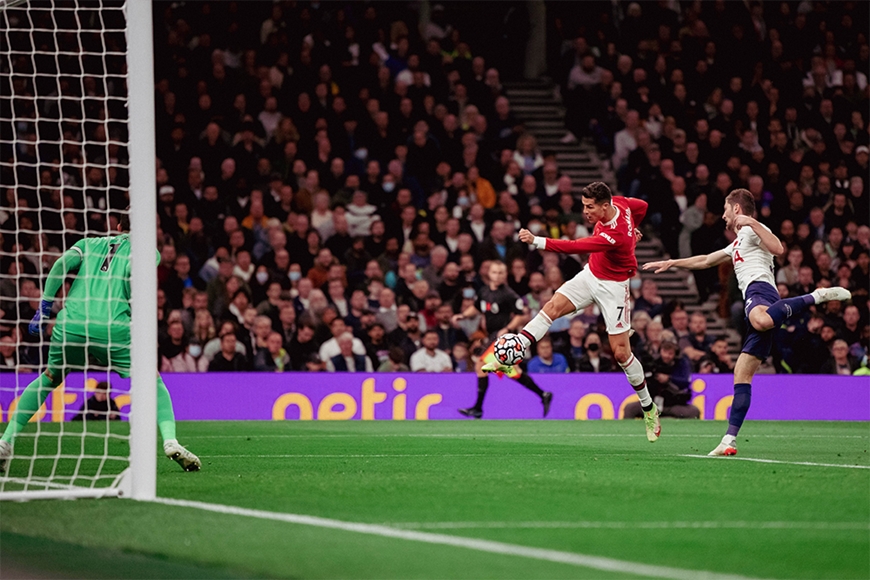 Ronaldo tỏa sáng, MU thắng dễ dàng Tottenham