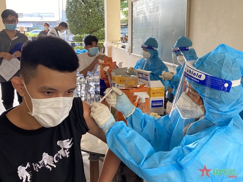 Bình Dương tổ chức tiêm vắc xin cho trẻ em từ 15-17 tuổi 