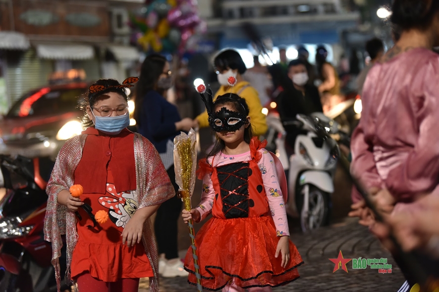 Hà Nội rực rỡ sắc màu đêm hội Halloween