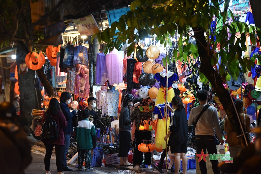 Hà Nội rực rỡ sắc màu đêm hội Halloween