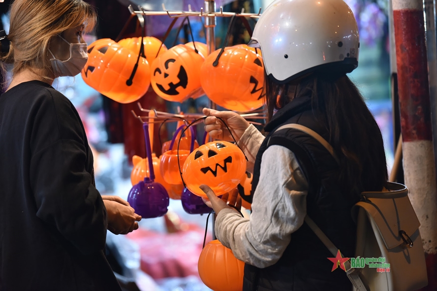 Hà Nội rực rỡ sắc màu đêm hội Halloween