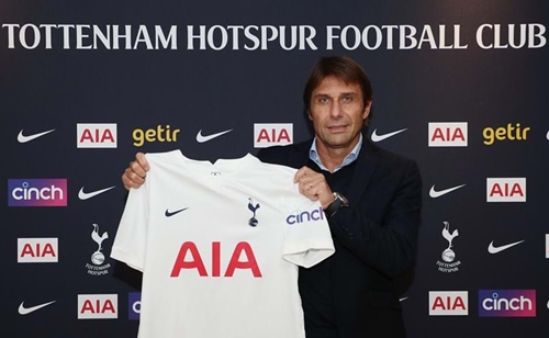 Huấn luyện viên Antonio Conte chính thức dẫn dắt Tottenham