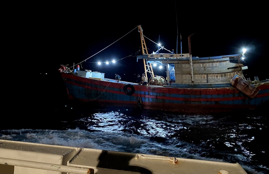 Tàu KN 366 kịp thời cứu kéo tàu cá Quảng Ngãi bị nạn trên biển