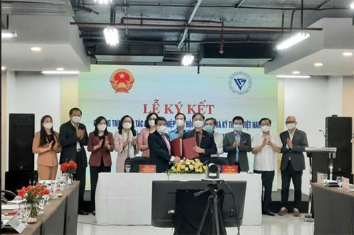 Hội đồng Dân tộc và Liên hiệp các hội Khoa học và Kỹ thuật Việt Nam ký kết hợp tác

​
