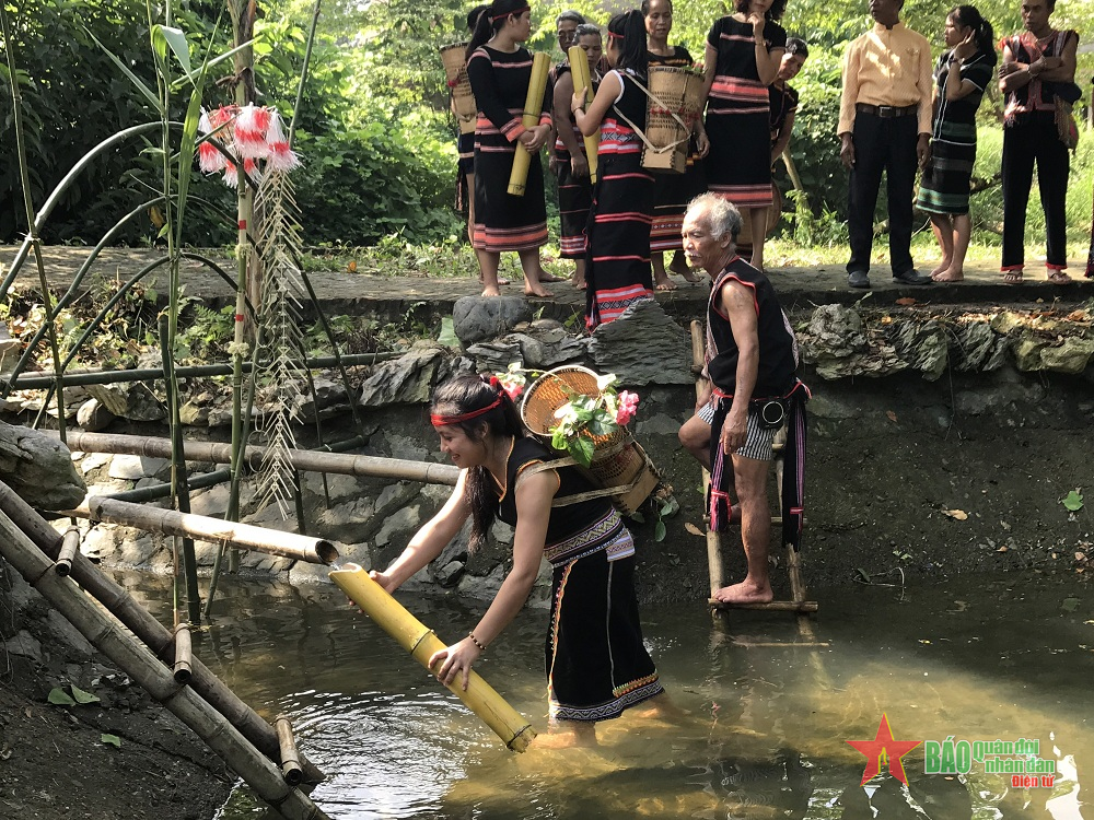 Lễ mừng lúa mới của người Xơ Đăng