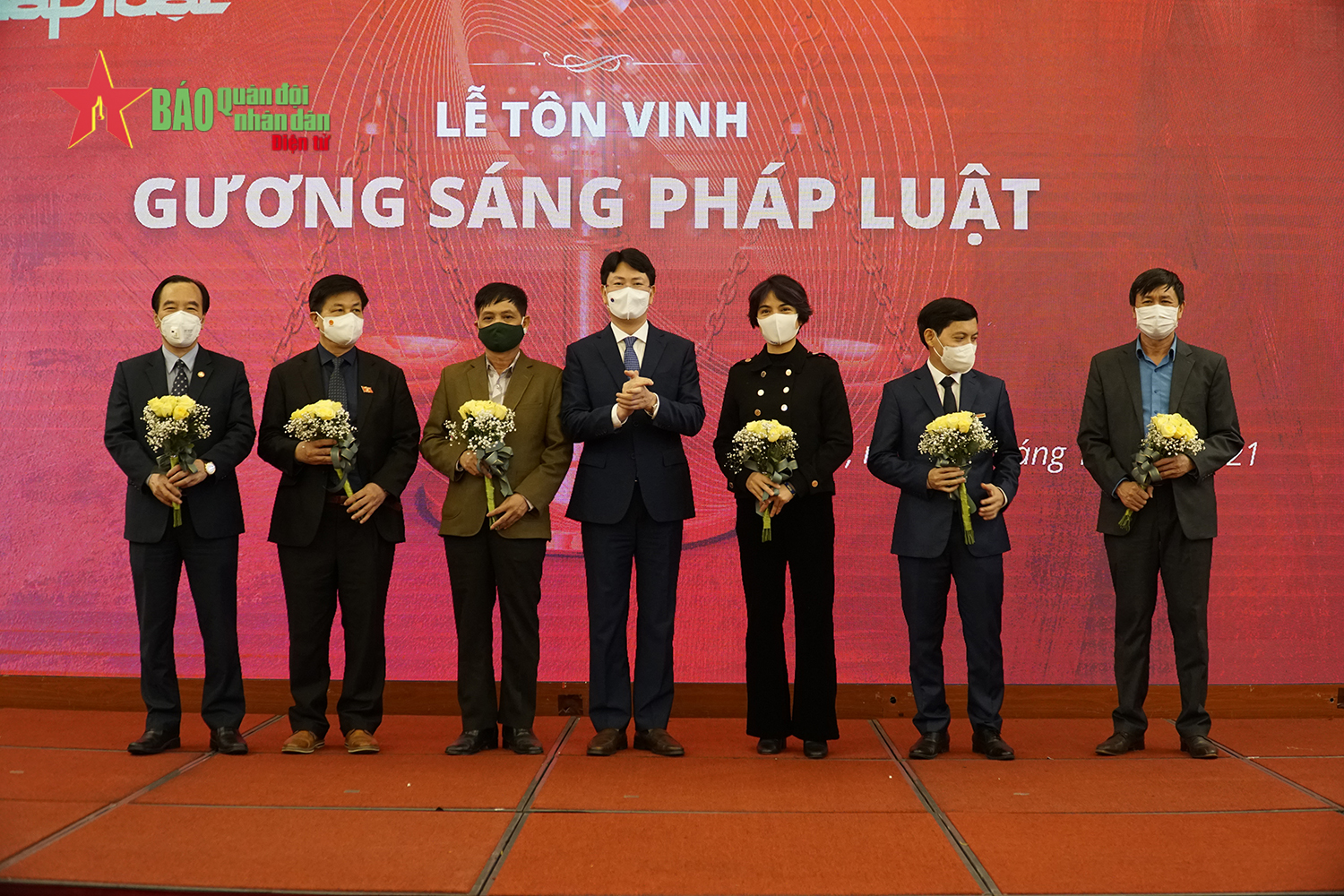 Tôn vinh 50 Gương sáng pháp luật