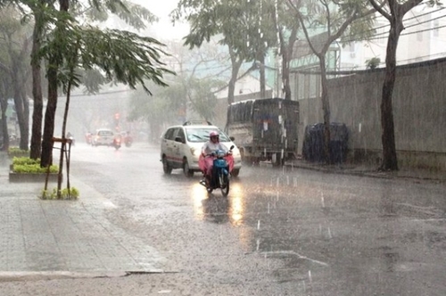 Triển khai các biện pháp ứng phó mưa lũ ở miền Trung

